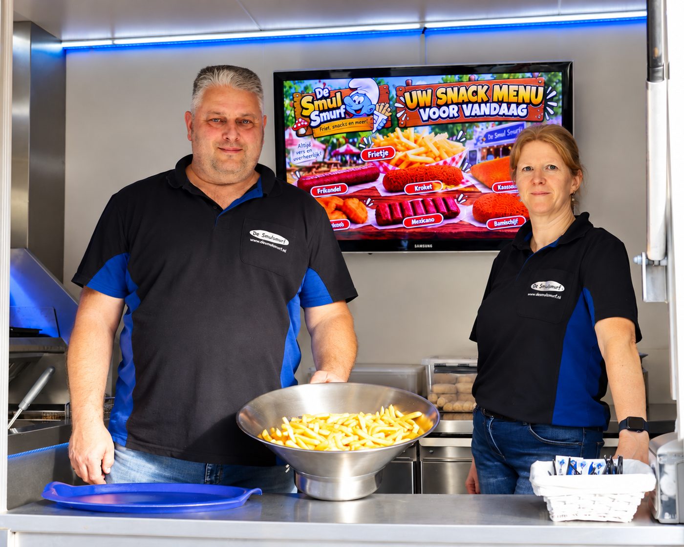 Petro en Dorien van Hout in de frietwagen